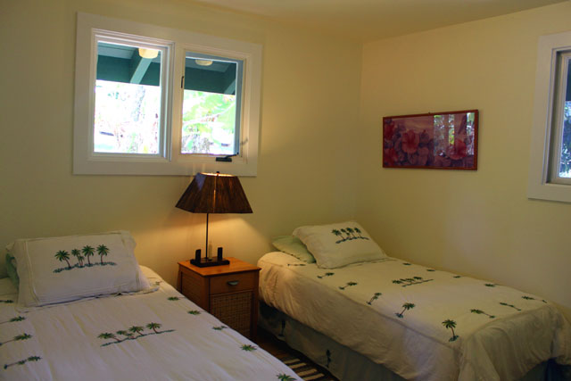 Guest Bedroom with two twins or one king size bed