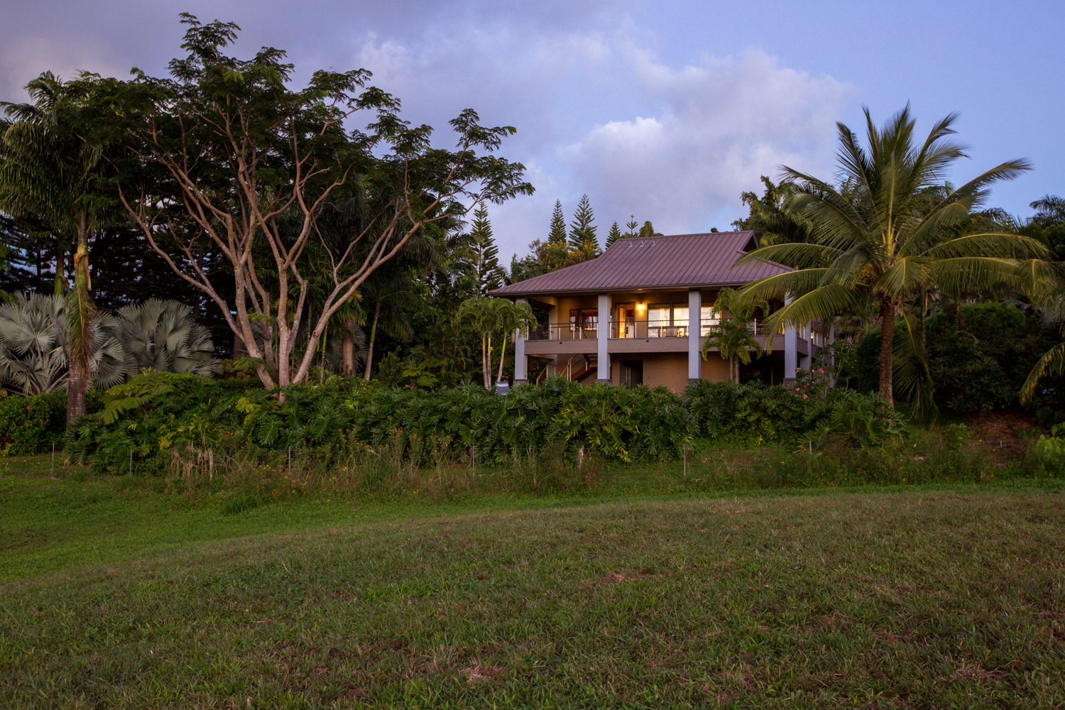 1000 sf cottage with large deck